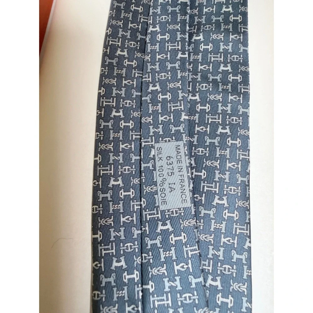 Hermes Mens Silk Twill Tie Boucles en Vrac Blue 006375T 12 NIB